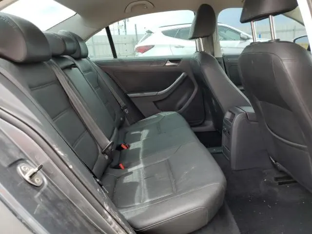 2011 VOLKSWAGEN JETTA SE  