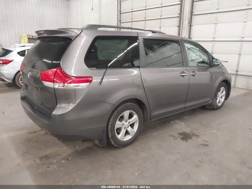 2011 TOYOTA SIENNA LE V6