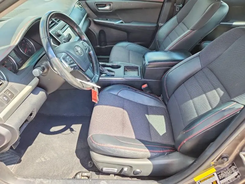 2016 TOYOTA CAMRY SE  