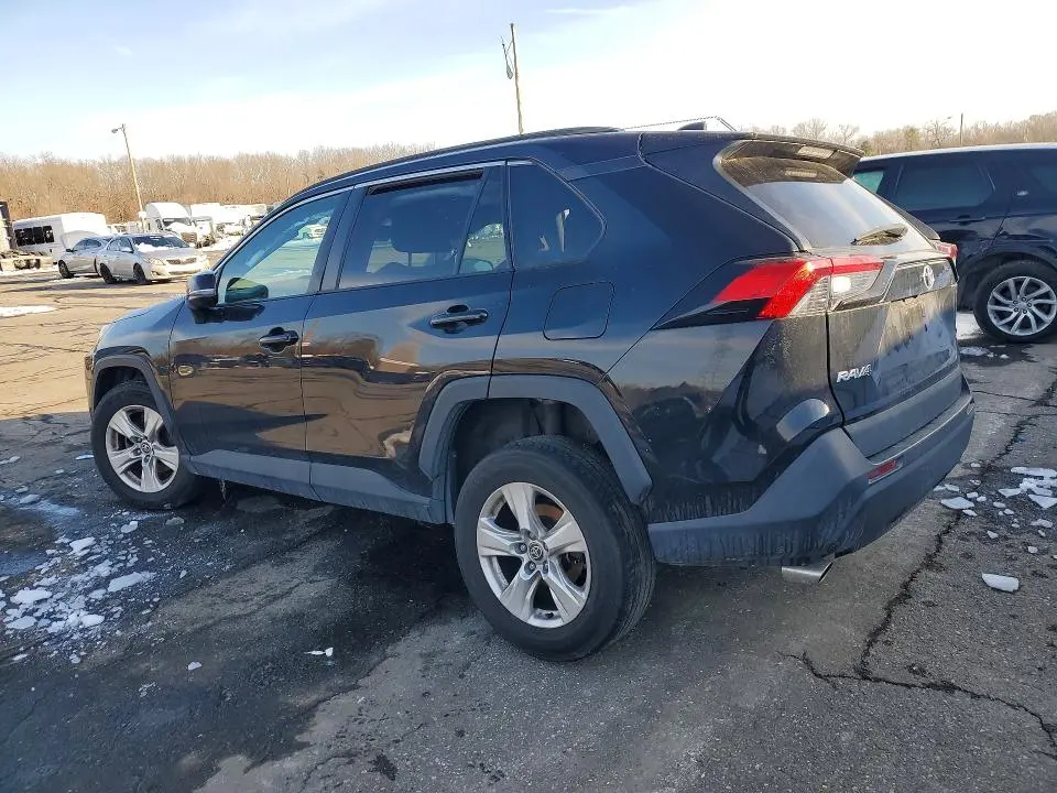 2021 TOYOTA RAV4 XLE  