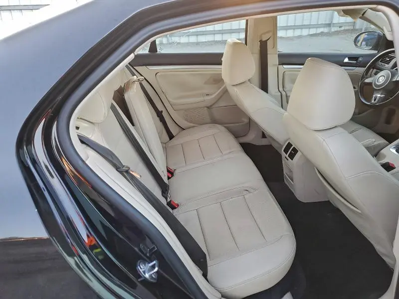 2010 VOLKSWAGEN JETTA SE  