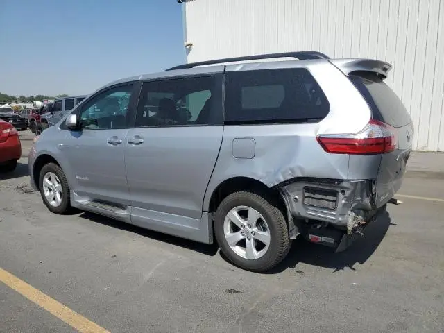 2017 TOYOTA SIENNA LE