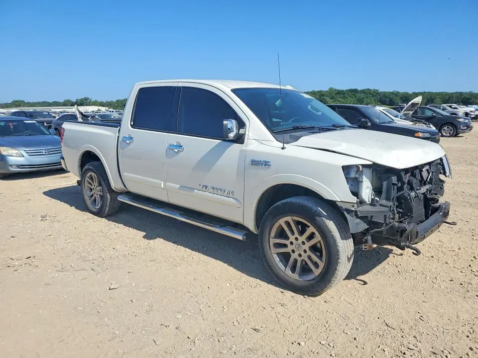 2015 NISSAN TITAN SL  