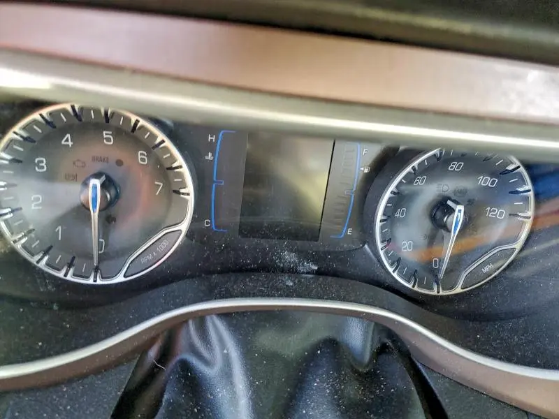 2024 CHRYSLER VOYAGER LX  