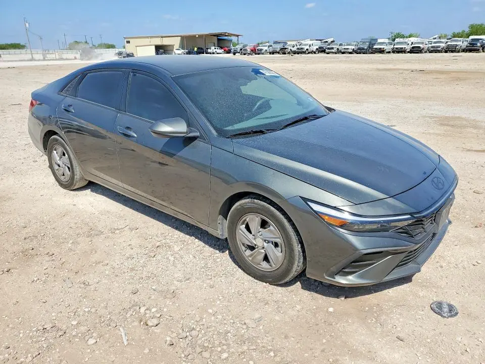 2024 HYUNDAI ELANTRA SE  