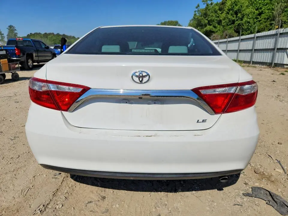 2016 TOYOTA CAMRY LE  