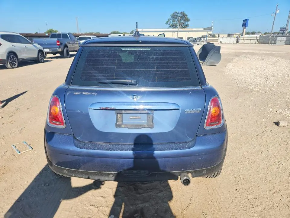 2010 MINI COOPER   