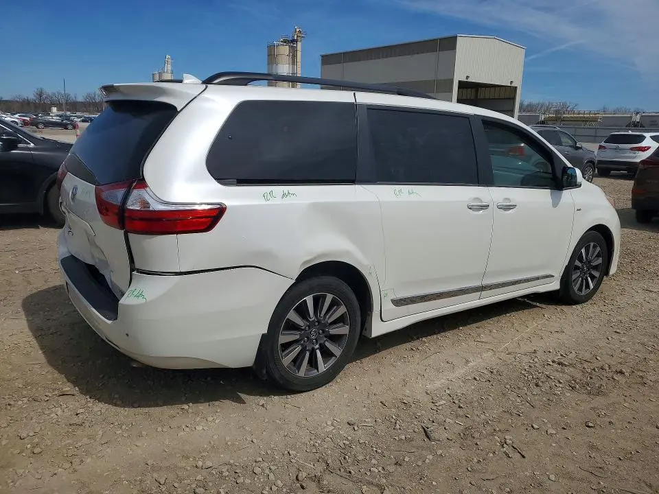 2018 TOYOTA SIENNA XLE PREMIUM 7-PASSENGER  