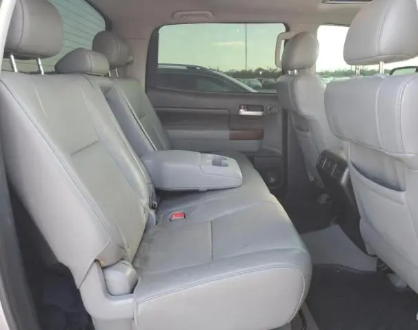 2010 TOYOTA TUNDRA CREWMAX LIMITED  