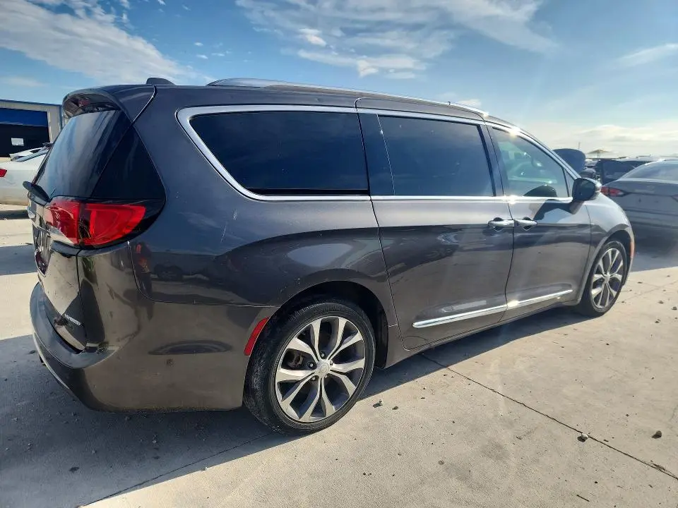2018 CHRYSLER PACIFICA LIMITED  