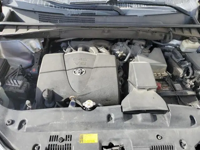 2018 TOYOTA HIGHLANDER SE  