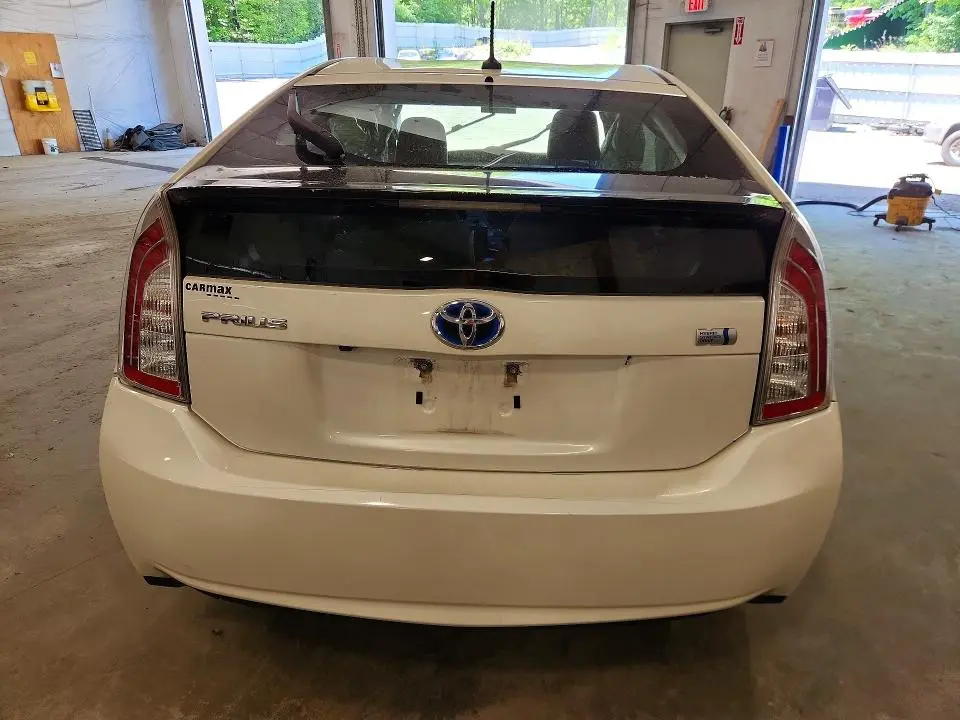 2014 TOYOTA PRIUS THREE  
