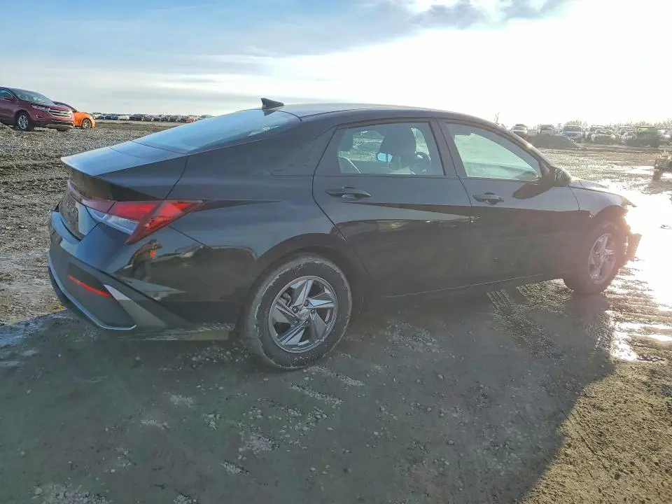 2024 HYUNDAI ELANTRA SE  