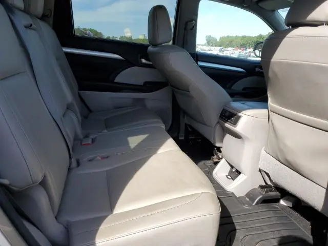 2016 TOYOTA HIGHLANDER XLE  