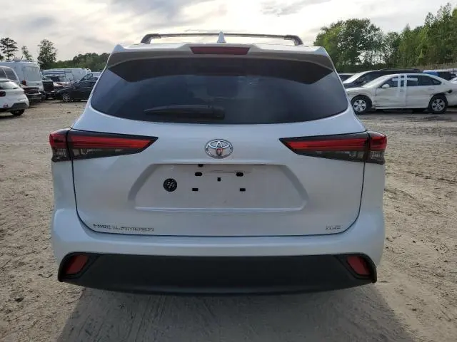 2022 TOYOTA HIGHLANDER XLE  