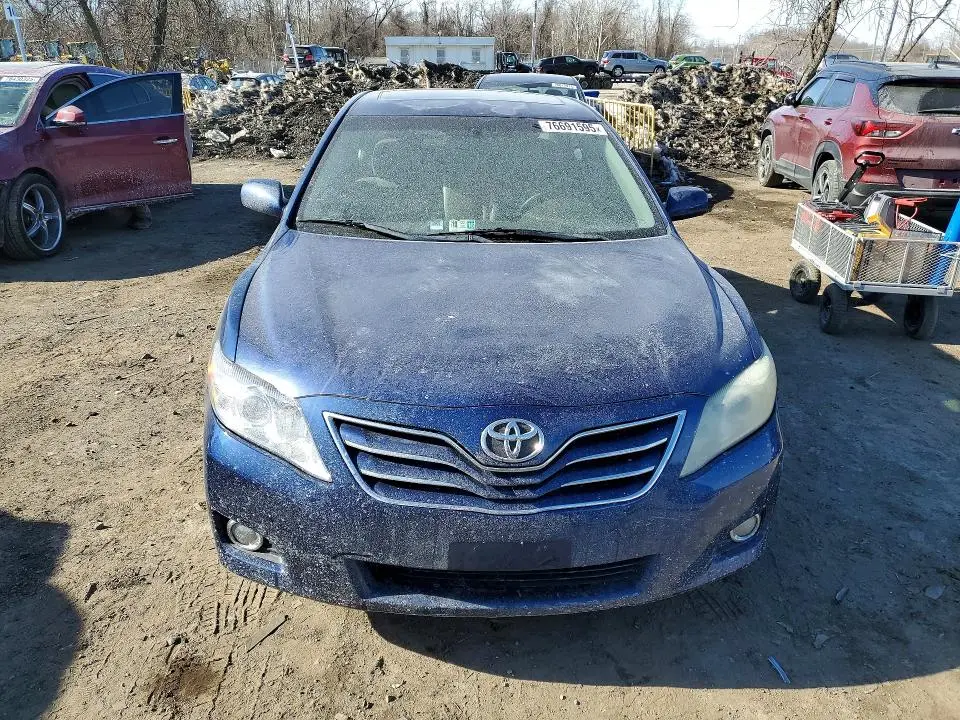 2011 TOYOTA CAMRY SE  