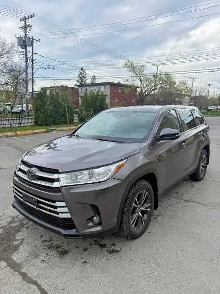 2019 TOYOTA HIGHLANDER LE  