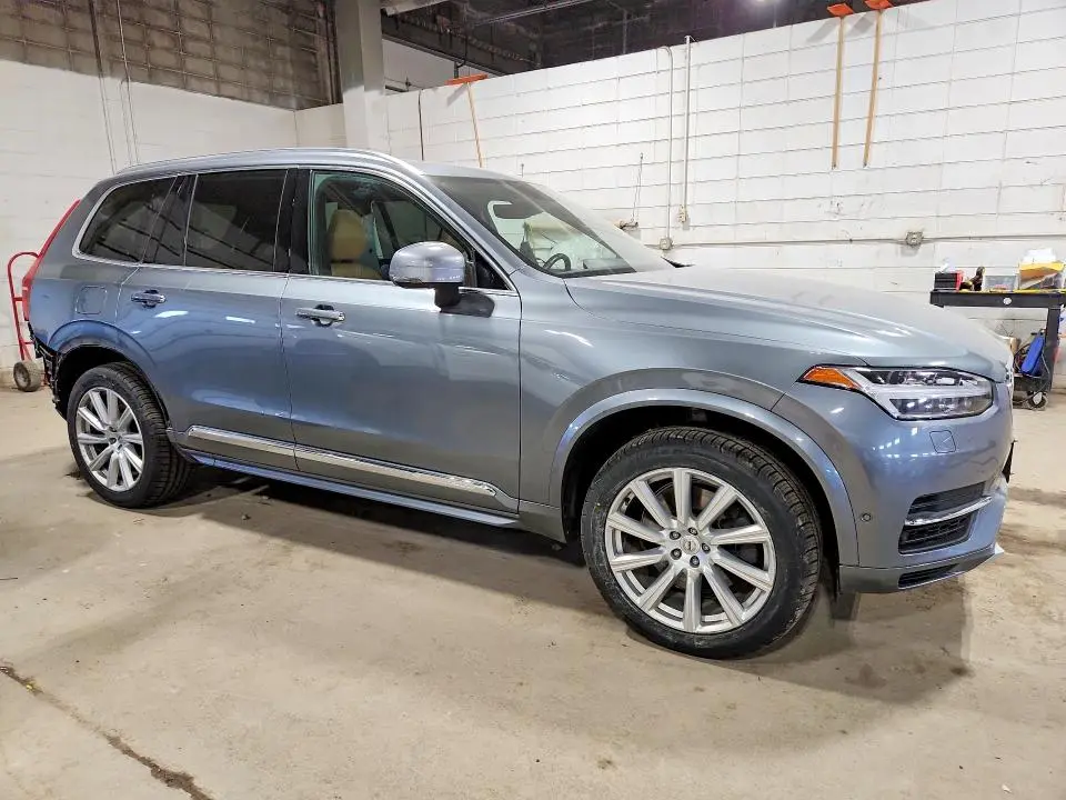 2017 VOLVO XC90 T8  