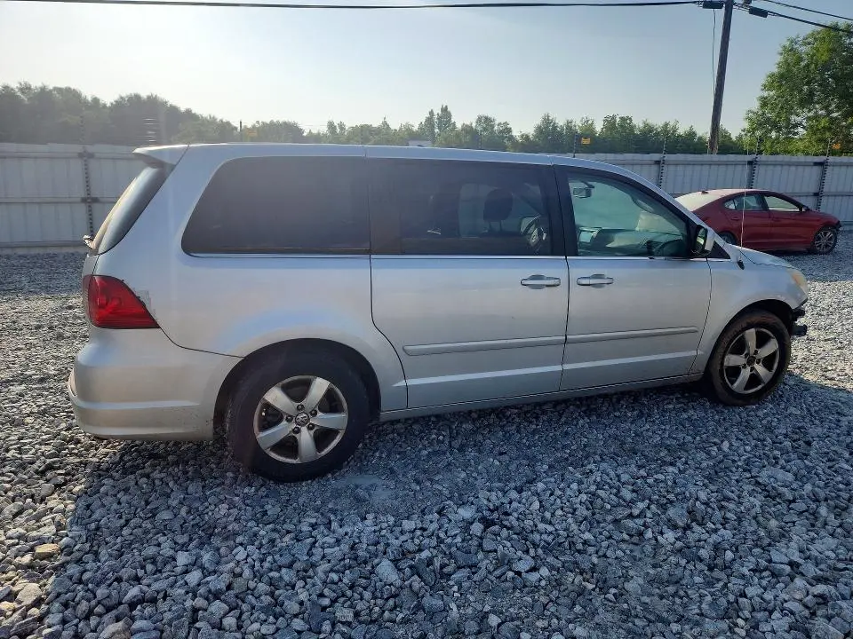 2010 VOLKSWAGEN ROUTAN SE  