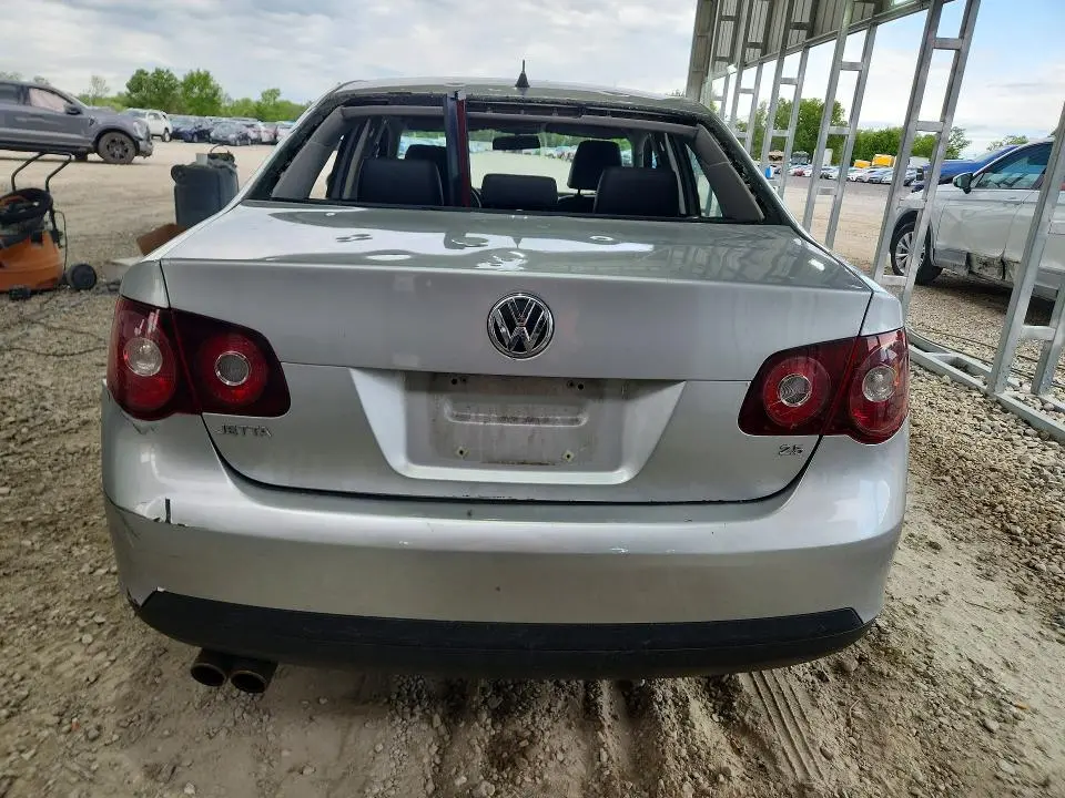 2010 VOLKSWAGEN JETTA SE  
