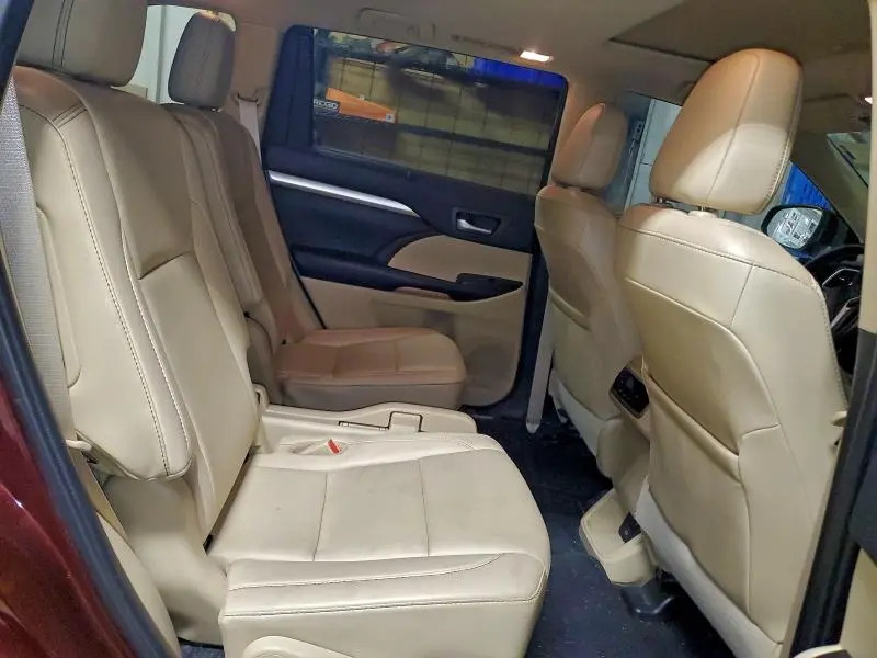 2019 TOYOTA HIGHLANDER SE  