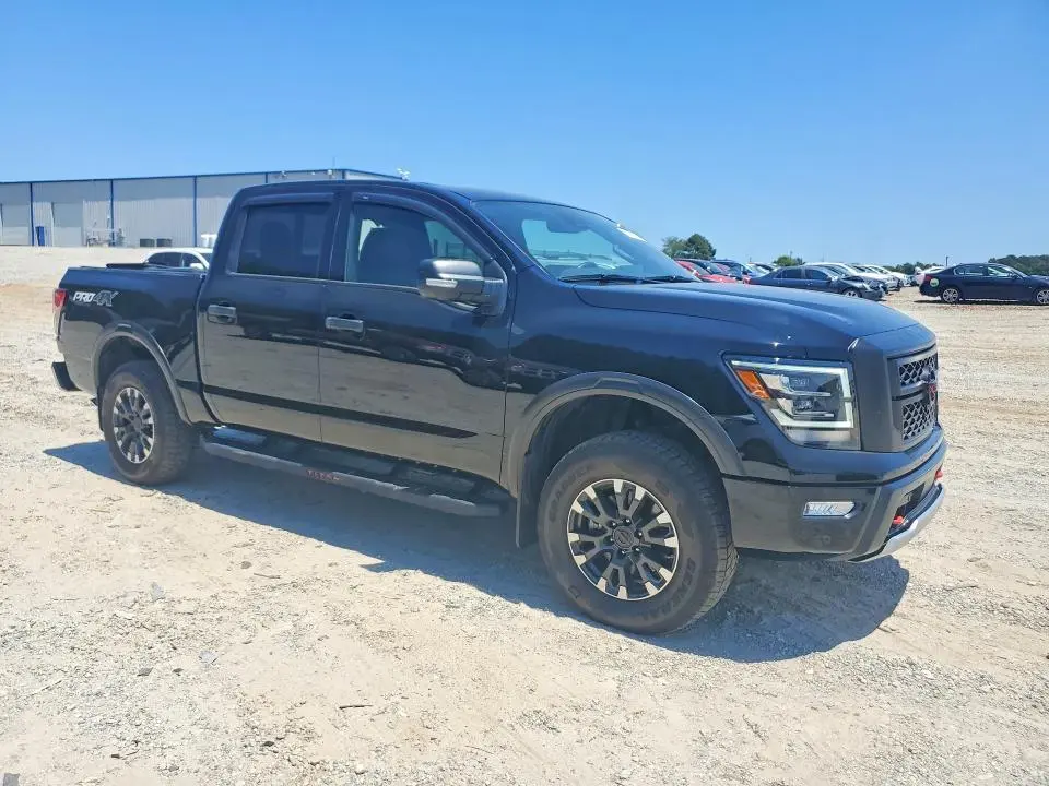 2024 NISSAN TITAN PRO-4X  