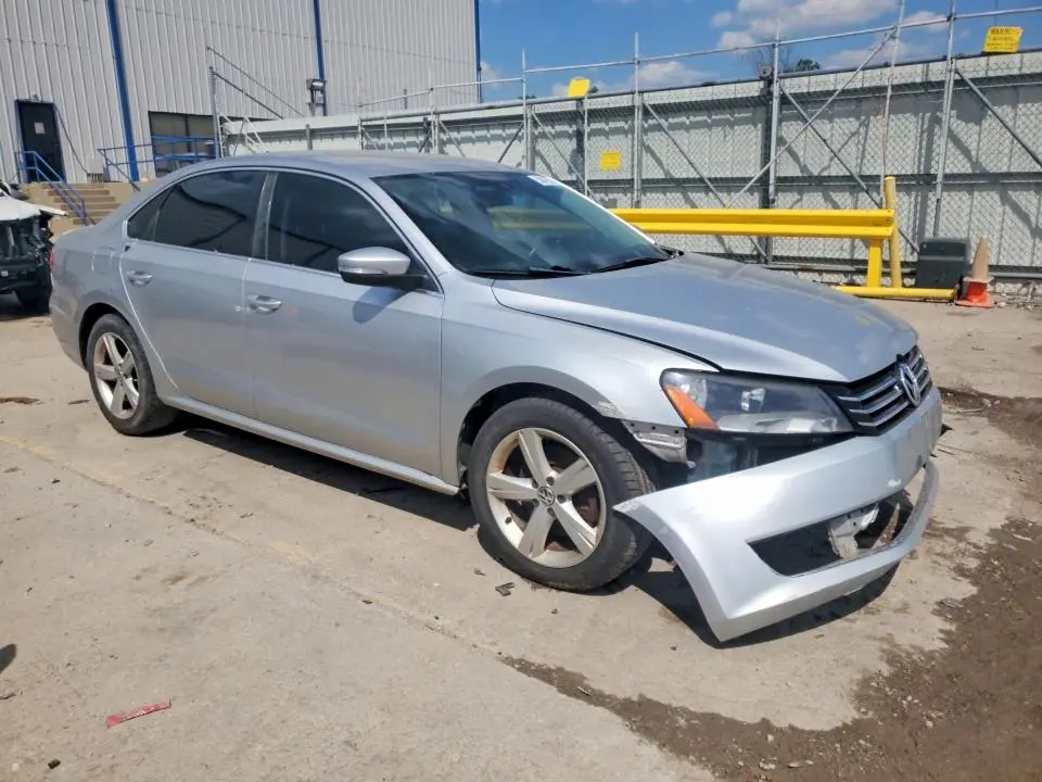 2013 VOLKSWAGEN PASSAT SE  