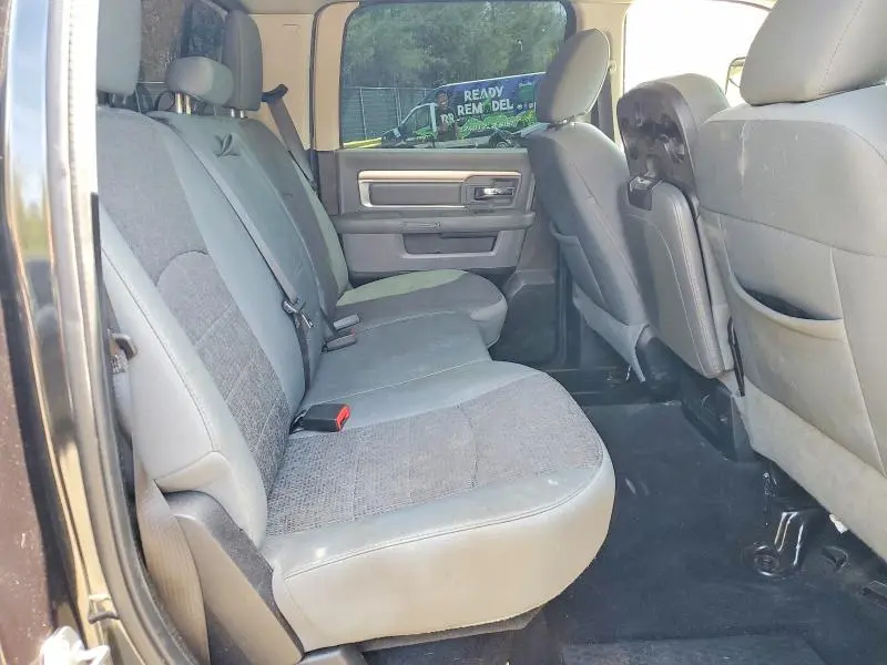 2016 RAM 1500 SLT  