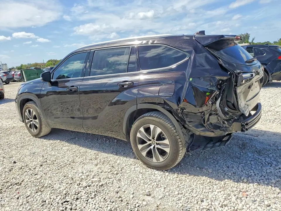 2021 TOYOTA HIGHLANDER XLE  