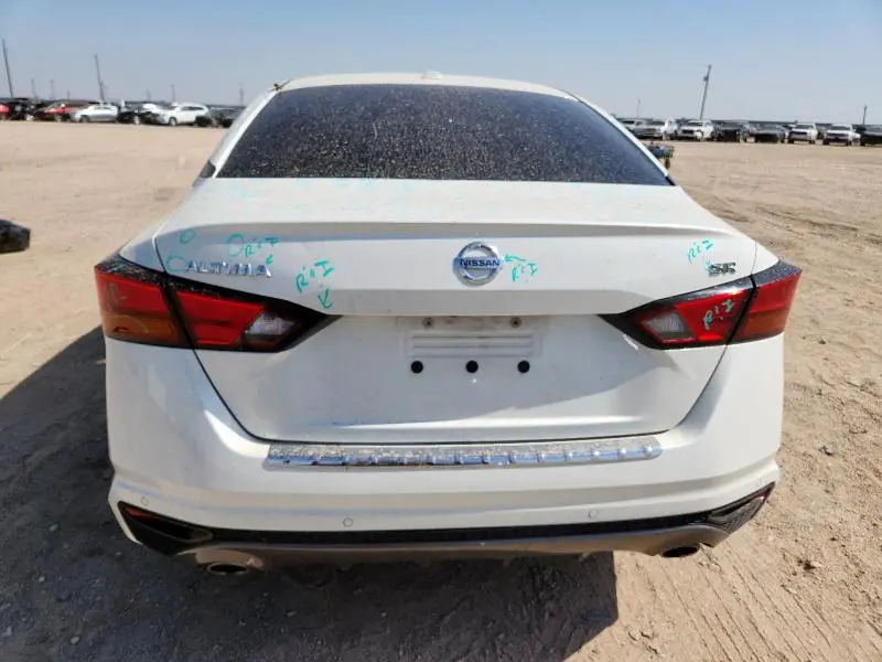 2021 NISSAN ALTIMA SR  