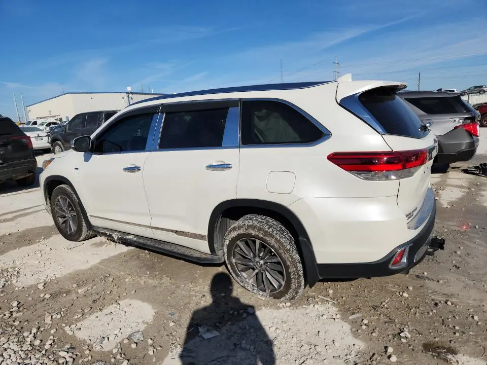 2018 TOYOTA HIGHLANDER SE  