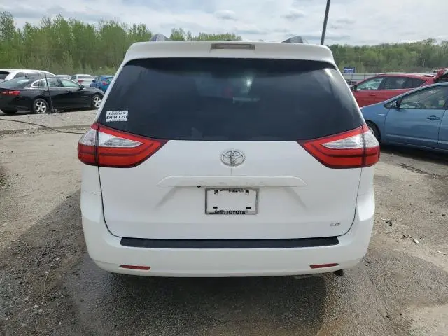 2016 TOYOTA SIENNA LE  