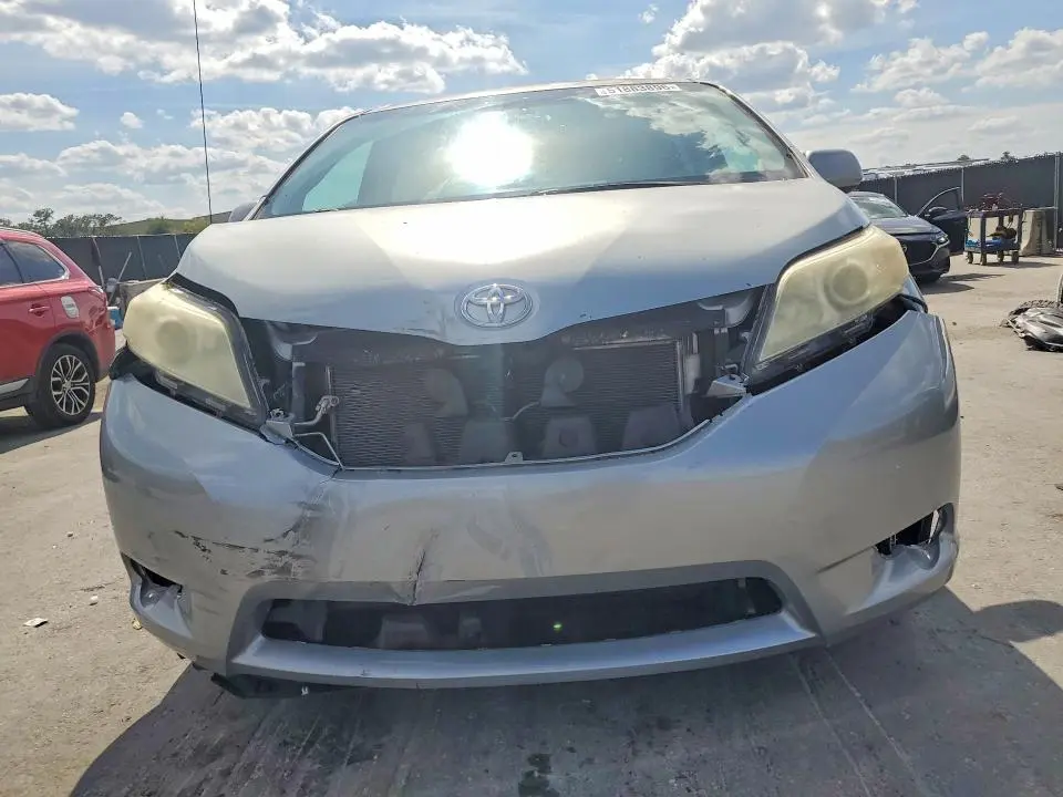 2011 TOYOTA SIENNA LE  