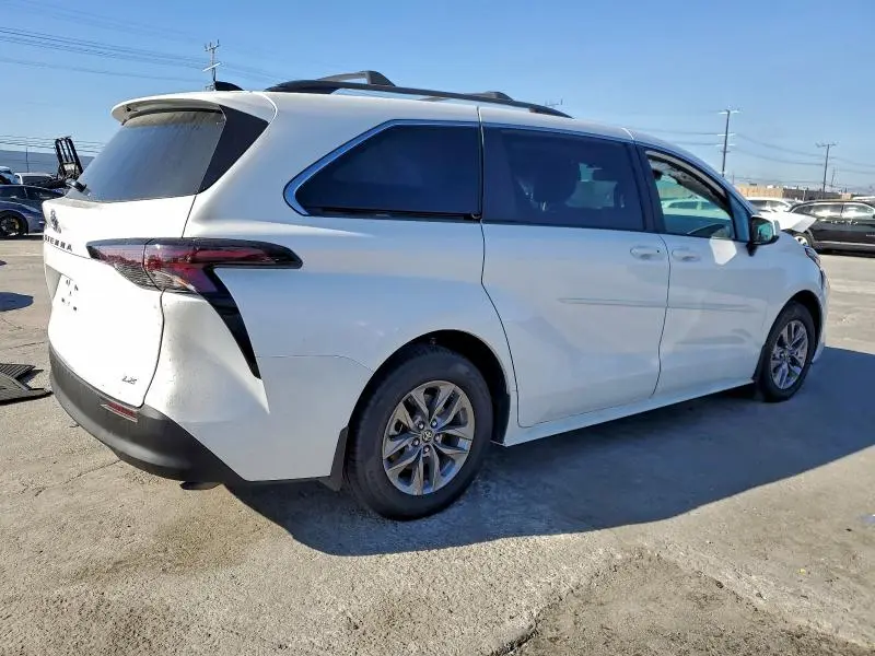 2025 TOYOTA SIENNA LE 8-PASSENGER  