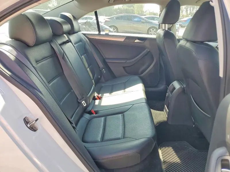 2016 VOLKSWAGEN JETTA SE  