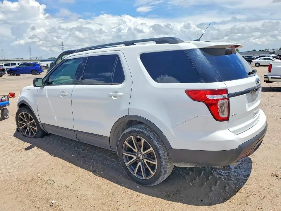 2015 FORD EXPLORER XLT  