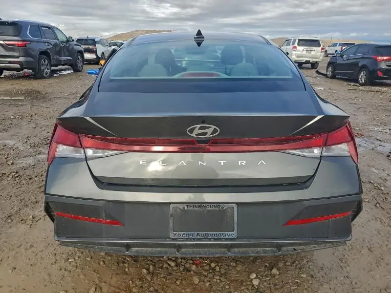 2025 HYUNDAI ELANTRA SE  