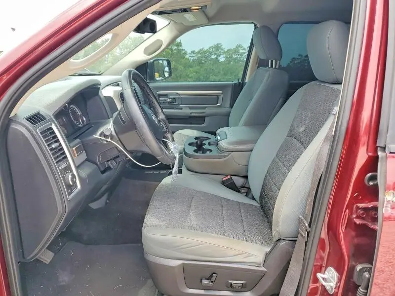 2016 RAM 1500 SLT  