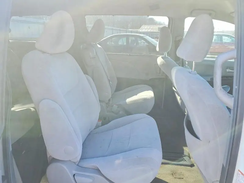 2017 TOYOTA SIENNA LE 8 PASSENGER  