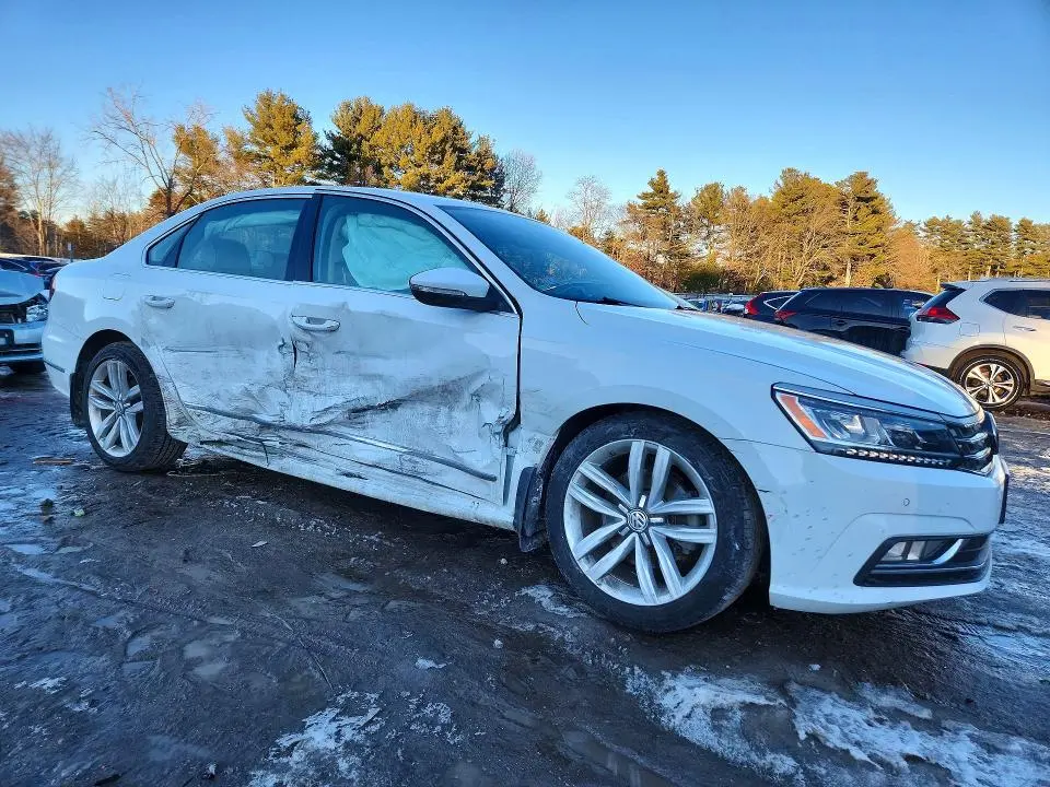 2017 VOLKSWAGEN PASSAT SE  