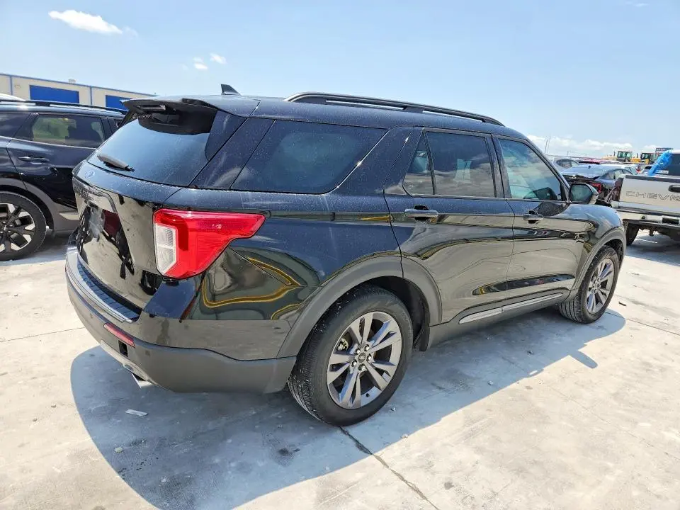 2022 FORD EXPLORER XLT  