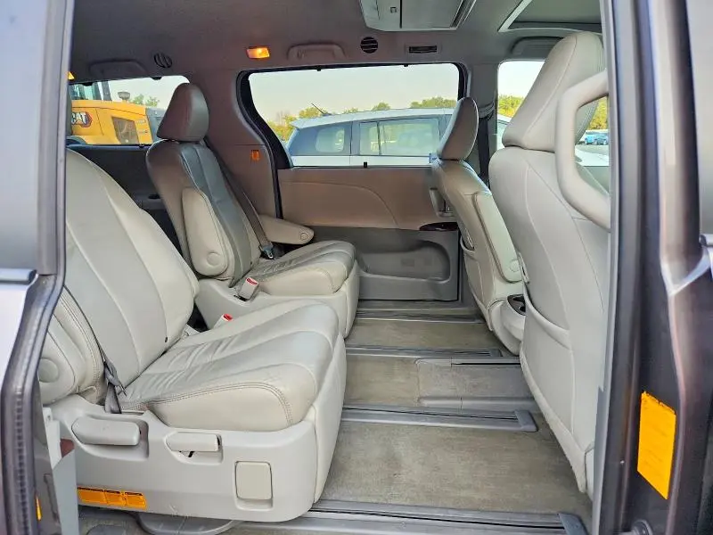 2013 TOYOTA SIENNA XLE 7-PASSENGER  