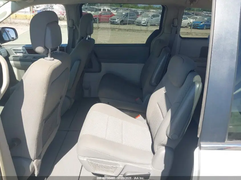 2010 CHRYSLER TOWN & COUNTRY TOURING