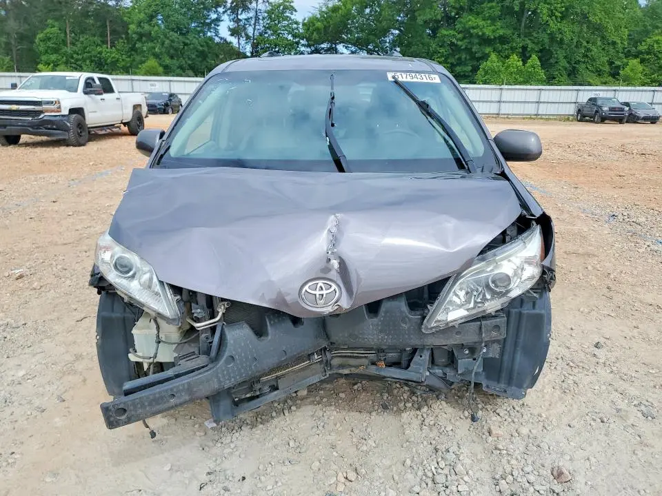 2016 TOYOTA SIENNA XLE PREMIUM 8-PASSENGER  