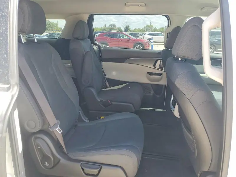2022 KIA CARNIVAL LX  