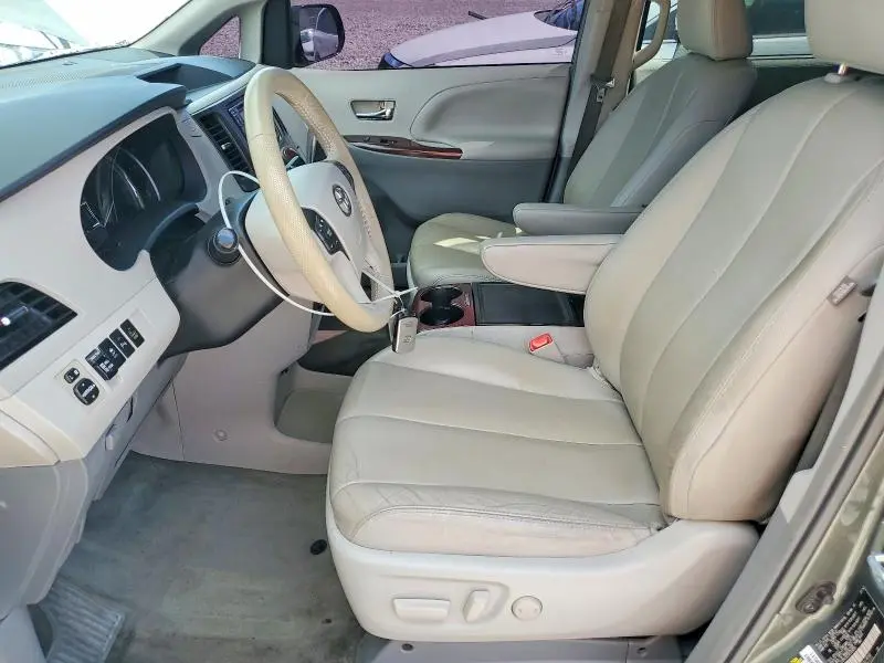 2014 TOYOTA SIENNA XLE 8-PASSENGER  