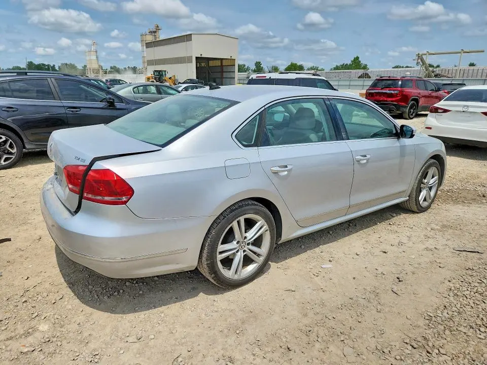 2012 VOLKSWAGEN PASSAT SE  