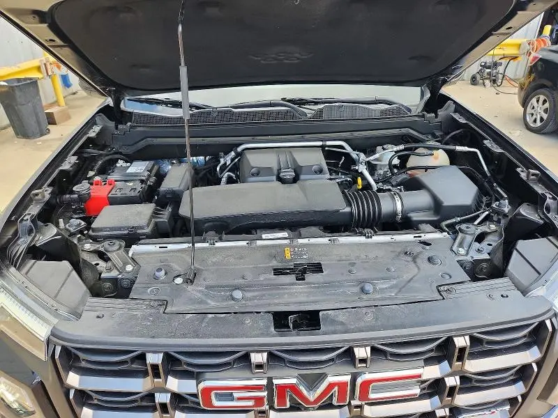 2025 GMC CANYON AT4  