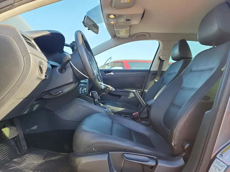 2011 VOLKSWAGEN JETTA SE  