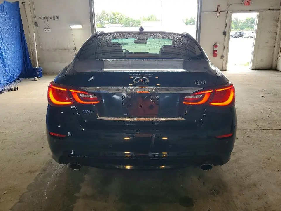 2015 INFINITI Q70 3.7  